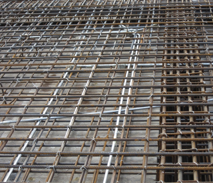 郭家莊B地塊棚戶區改造項目地下室頂板鋼筋綁扎及預埋管鋪設